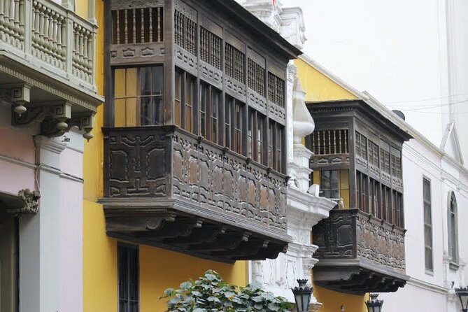 Experience Lima: Taste 12 Snacks and Visit Top Monuments - The Central Market brings you closer to daily Lima
