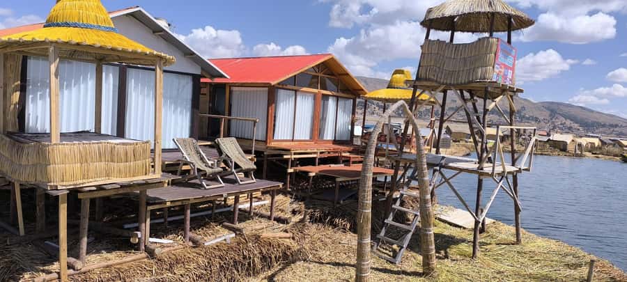 Floating Islands of the Uros - Sun, altitude, clothing, and comfort