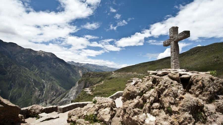 From Arequipa: 1 Day Tour to the Colca Canyon + Buffet lunch - One hour at Cruz del Cóndor