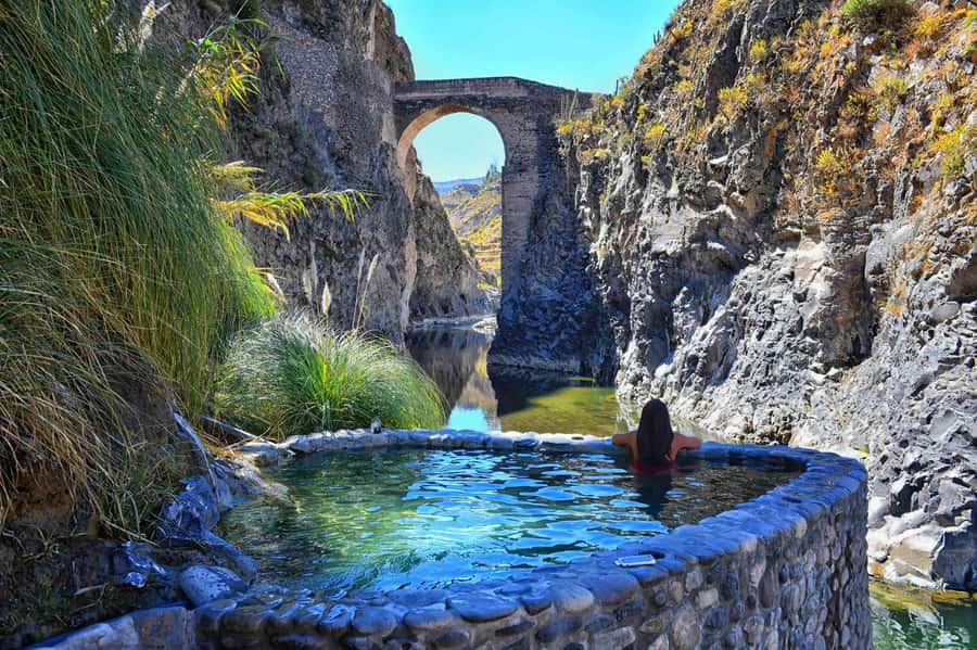 From Arequipa: Colca Valley & Thermal Baths Small-Group Trip - The 3:00 a.m. start and the ride into the Andes