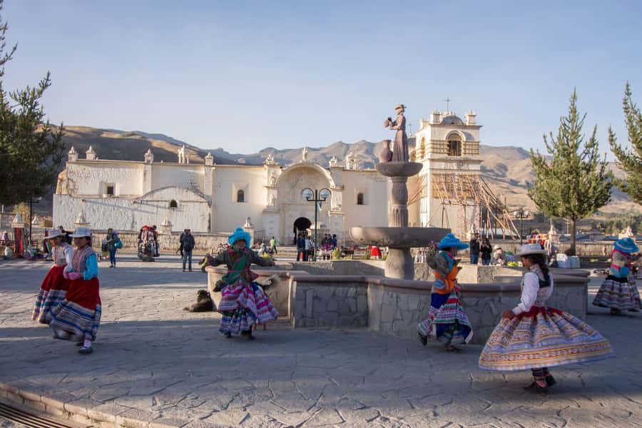 From Arequipa: Full Day Tour of Colca Canyon with Meals - Cruz del Cóndor and the morning flight