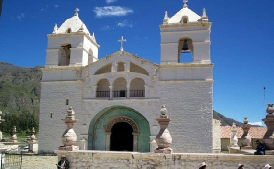 From Arequipa: Tour Colca Canyon 2 Days with End in Puno - Chivay gives the first day a comfortable pause