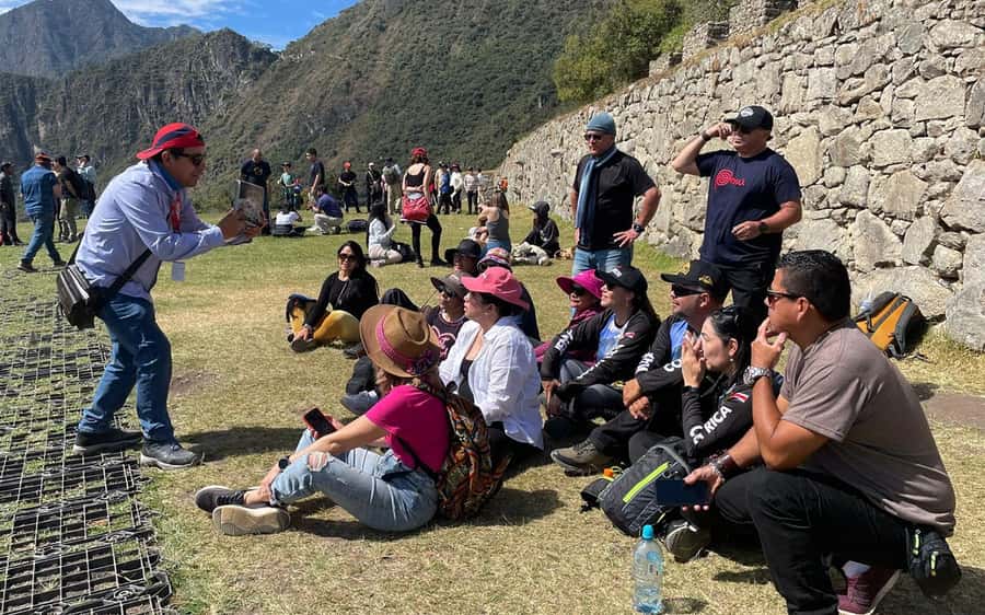 From Cusco: 1-day Machu Picchu Tour by Train - Ollantaytambo station and the tourist train