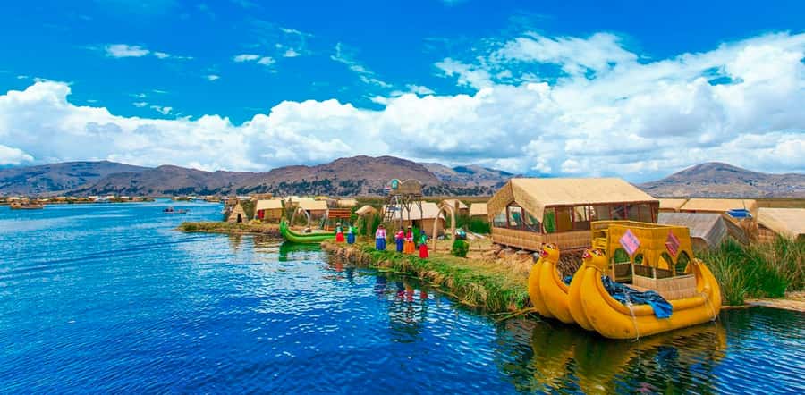 From Cusco: 3-Night Lake Titicaca Excursion - The early Puno wait and the boat to Uros