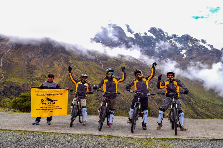 From Cusco: 4-Day Inca Jungle Adventure to Machu Picchu - Day 1: From 4,350 meters to Santa Maria by bike