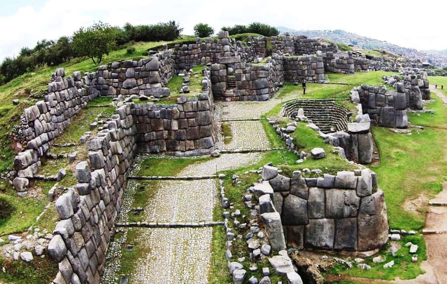 From Cusco: City tour 4 ruins + Qoricancha - Qenqo adds a ceremonial side to the route