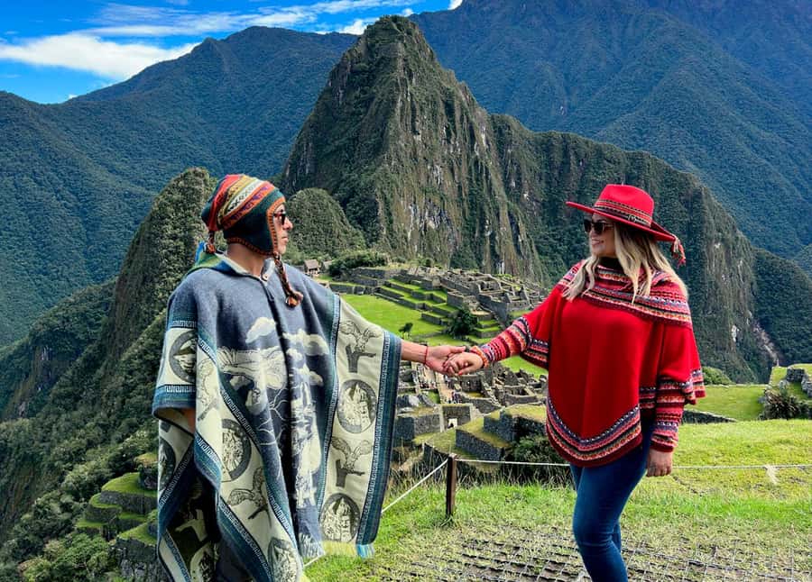 From Cusco: Full-Day Group Tour of Machu Picchu - The guided visit and the different circuits