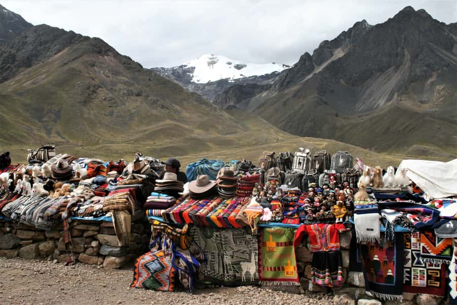 From Cusco: Full-Day Touristic Bus to Puno with Guided Tours - Sicuani lunch and a useful break