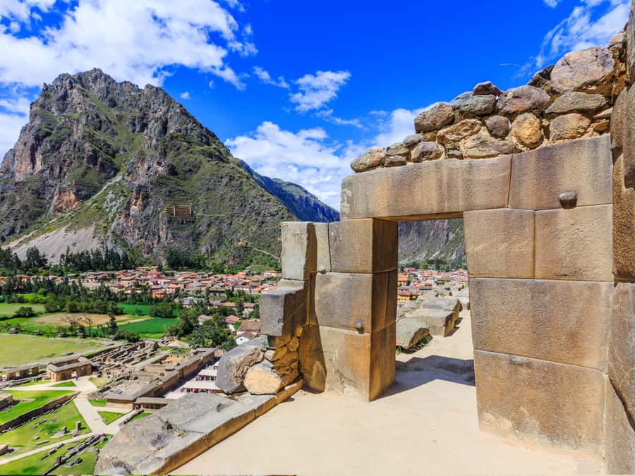 From Cusco: Sacred Valley & Machu Picchu 2-Day Tour by Train - Ollantaytambo connects the Sacred Valley to Machu Picchu