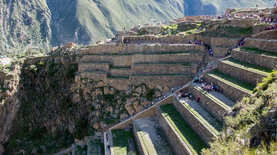 From Cusco: Sacred Valley of the Incas Full-Day Tour - Lunch and the road toward Ollantaytambo