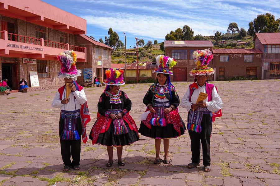 From Cusco: Titicaca Lake - Full day tour with sleeper bus - Guide service and group size