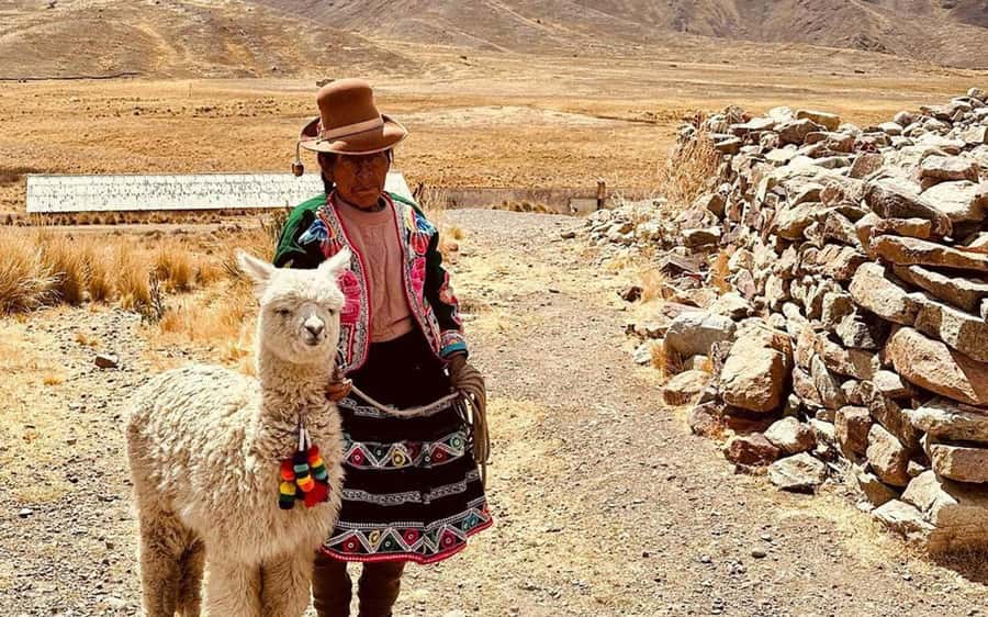 From Cusco: Titicaca lake with the route of the sun in 2 day - Uros, the reed islands of Lake Titicaca