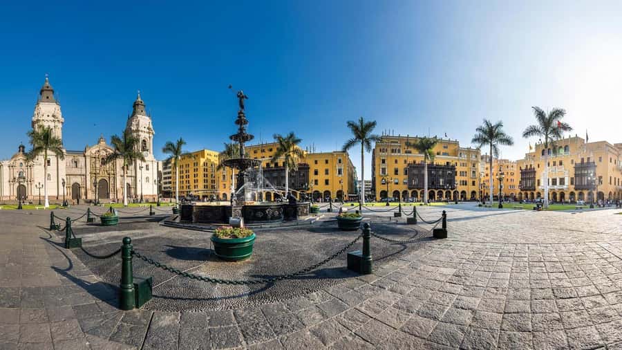 From Lima: City tour Prehispanic + Colonial & Modern Lima - Entering the Historic Center and the old colonial city