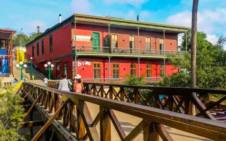 From Lima: Miraflores, Barranco & San Isidro Guided Tour - A quick way to understand Lima’s coastal districts