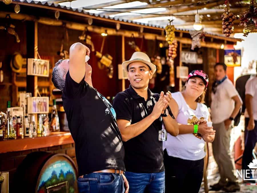 From Lima: Sunset in Huacachina Oasis & vinneyard with lunch - The early pickup and long ride from Lima