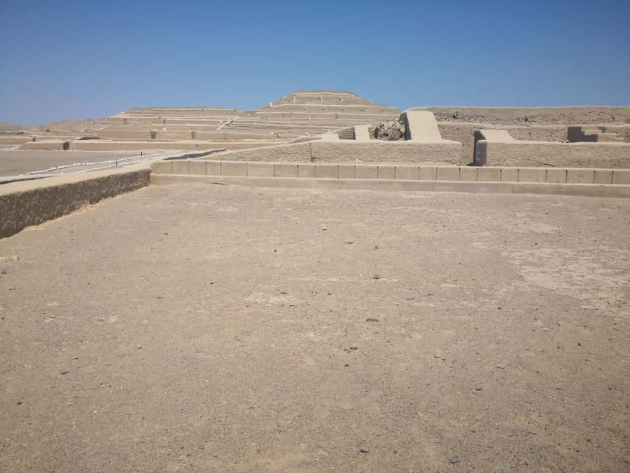 From Nazca: Cahuachi Pyramids Tour and Textile Workshop - The 40-minute walk among the Cahuachi pyramids