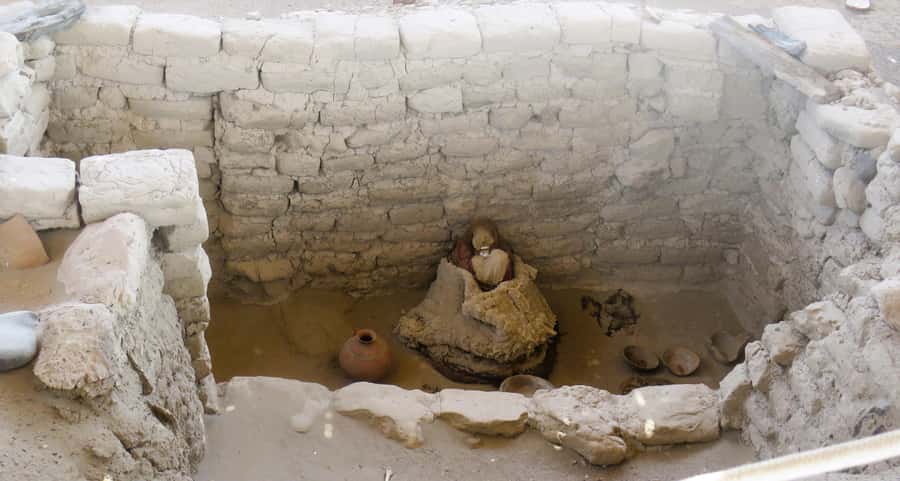 From Nazca: Chauchilla Cemetery Tour and Artisans Workshop - Walking among ancient tombs