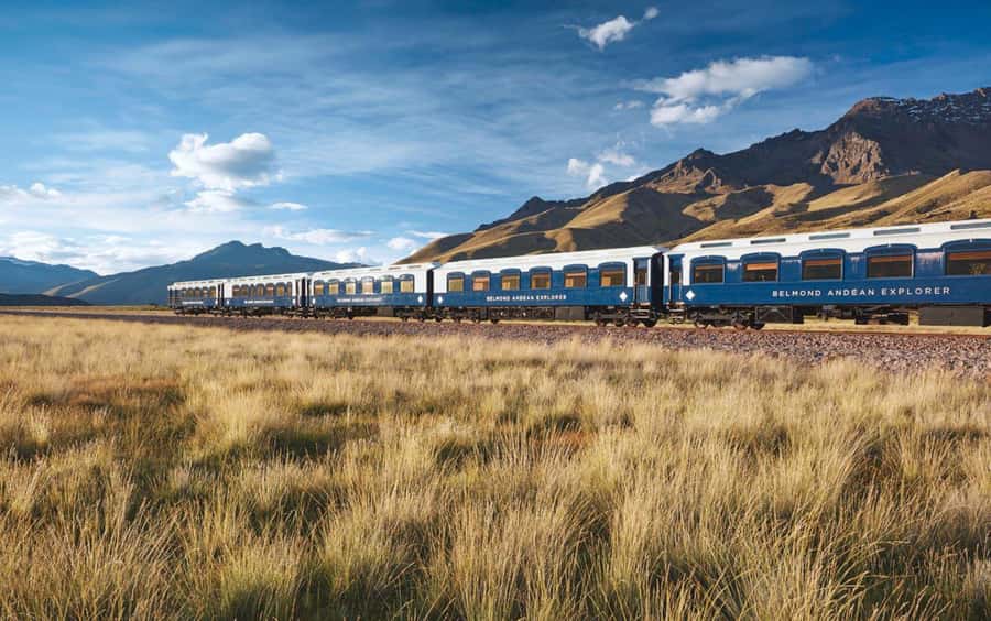 From Puno: Travel to Cusco in Titicaca Train All Inclusive - La Raya, the high point of the route