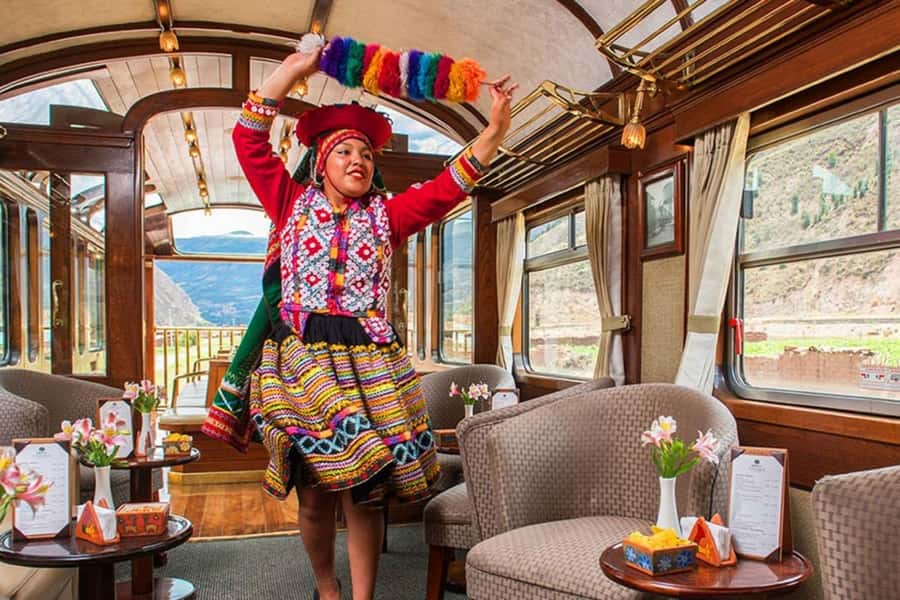 From Puno: Travel to Cusco in Titicaca Train All Inclusive - Starting in Puno with a welcome drink