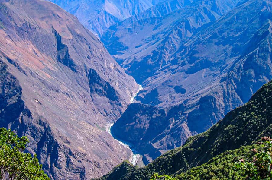 Full-Day Condor Viewpoint & Inca Sites Tour - Watching condors use the canyon air