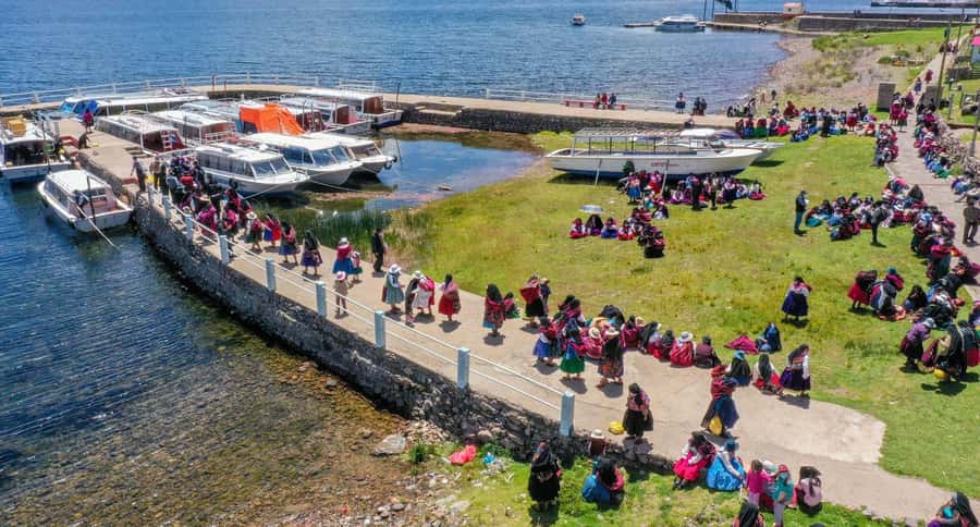 Full Day Tour to Titicaca Lake in Puno: Uros and Amantani - Guide, language, and the pace of the visit