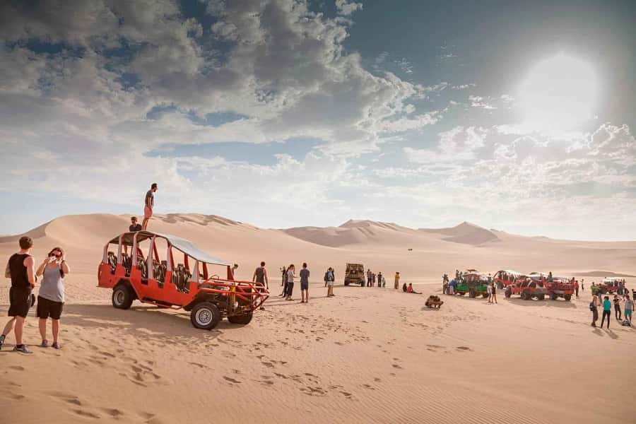 Huacachina: Buggy en las Dunas al Atardecer y Sandboarding - The buggy ride feels like a roller coaster on sand