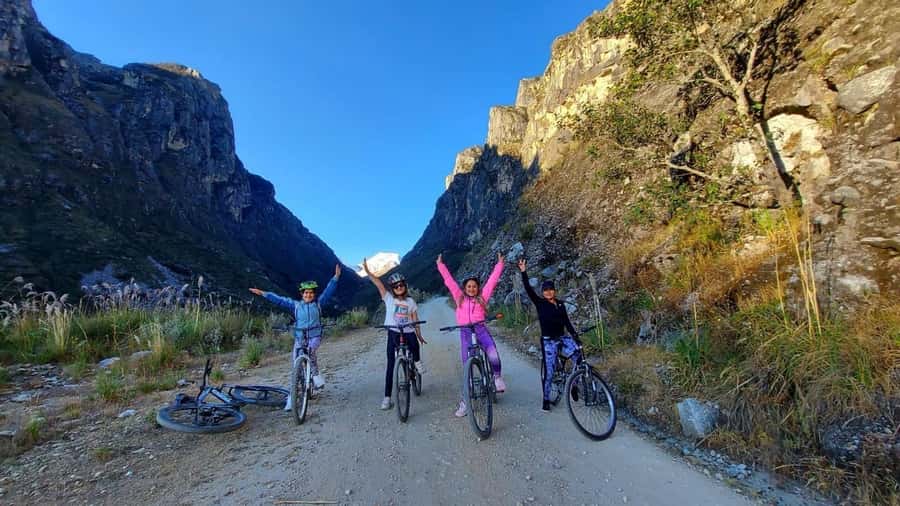 Huaraz: Bike tour | Mountain Biking in the Andes - Wilcahuain and the first climb