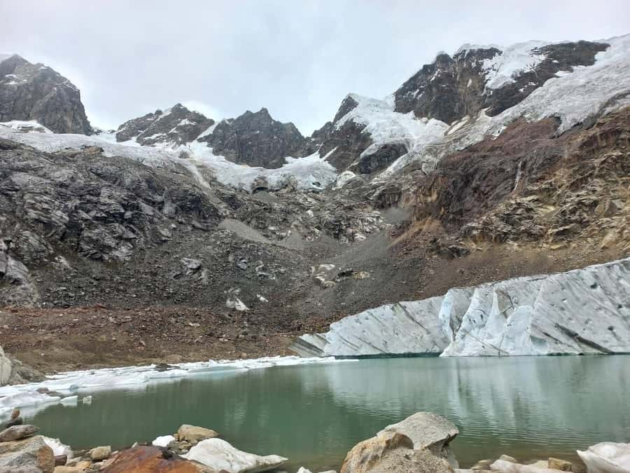 Huaraz: Full Day Rocotuyoc Lagoon + Frozen Lagoon - Rocotuyoc Lagoon and Its Big Mountain Views