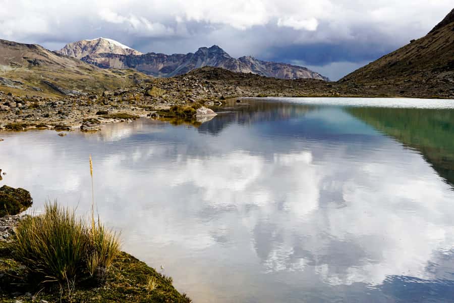 Huaraz: Pastoruri Glacier Day Trip - Cave paintings beside the route