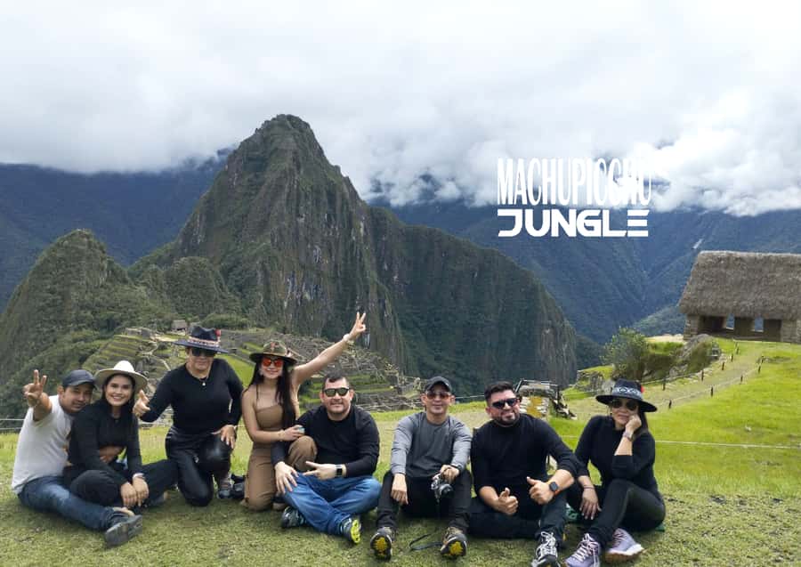 IN MACHU PICCHU: Private Tour Guide Service - Getting from Aguas Calientes to the citadel