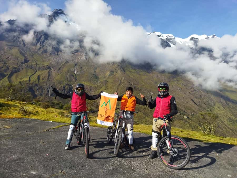 Inca Jungle Trail to Machu Picchu in 4 Days - Day 2: Coffee paths and Cocalmayo hot springs
