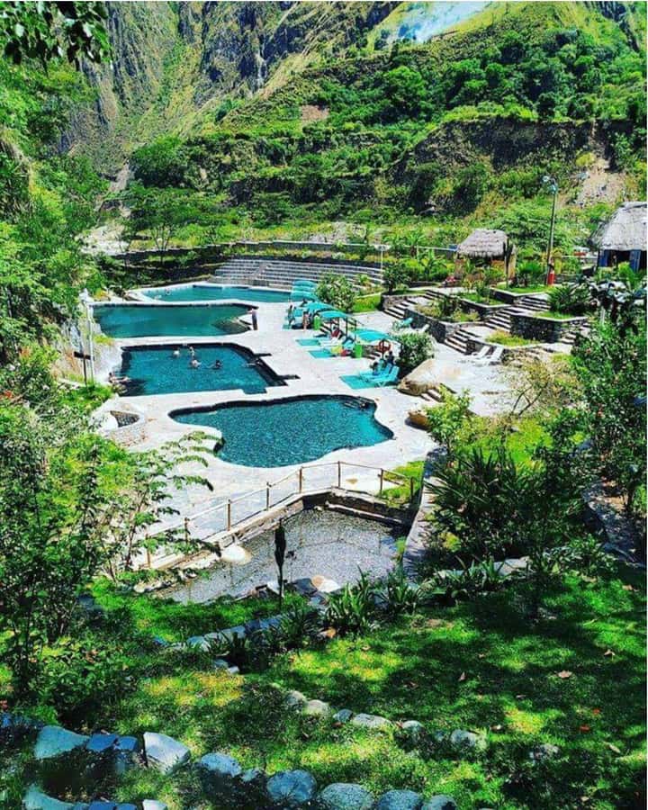 Inca Jungle Trail to Machu Picchu in 4 Days - Guides, communication, and the private-group format