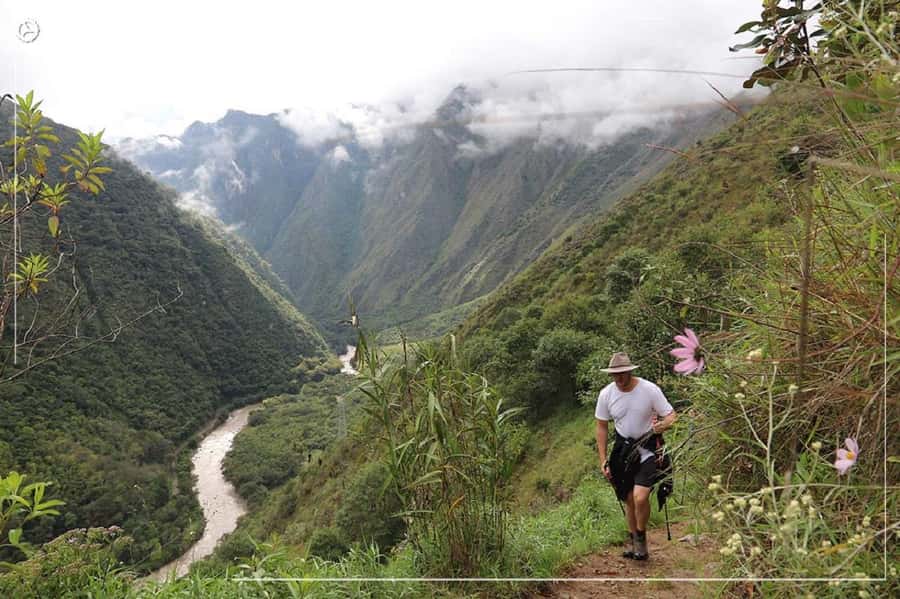 Inca Trail 2 days to Machu Picchu - Chachabamba and the climb toward Wiñayhuayna