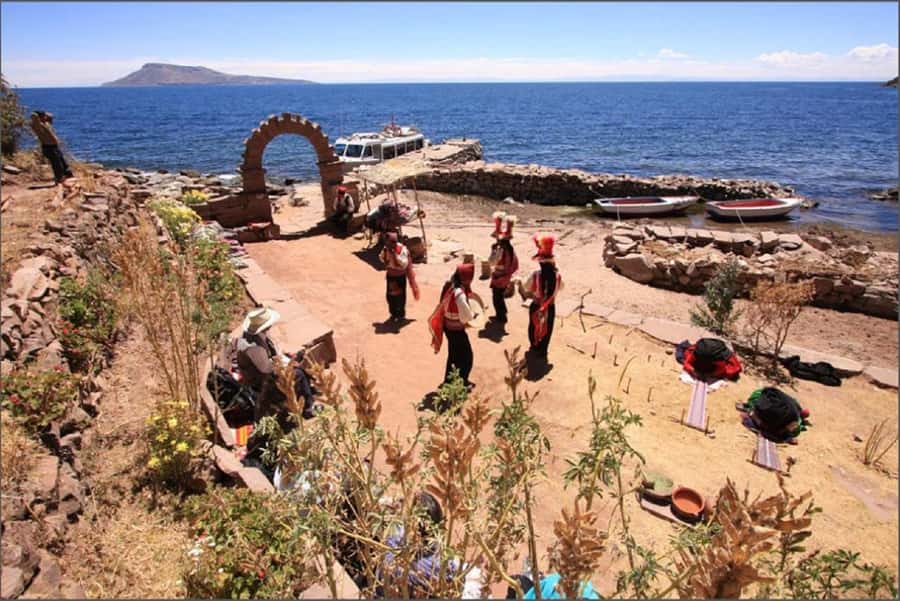 Lake Titicaca 2-Day Tour to Uros, Amantani and Taquile - Day one: the floating reed islands of Uros
