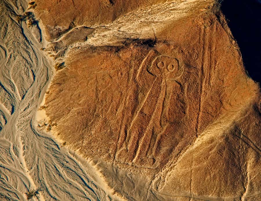Lima: Ballestas Islands, Huacachina Oasis & Nazca Lines Tour - Lunch and the southbound desert road