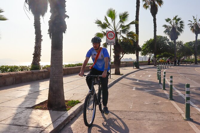 Lima Bike Tour in Miraflores & Barranco - Shared small group - Parque Husares de Junín and the wide bay