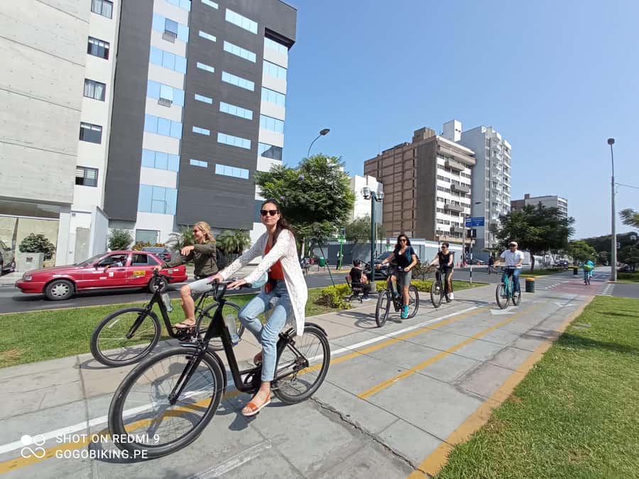 Lima Bike Tour: La Costa Verde & Jesus Statue in Chorrillos - Barranco’s old streets and Bridge of Sighs