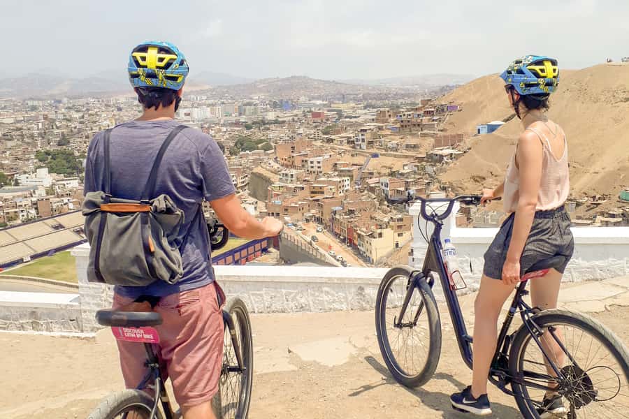 Lima Bike Tour: La Costa Verde & Jesus Statue in Chorrillos - Chorrillos, fish markets, and a working neighborhood