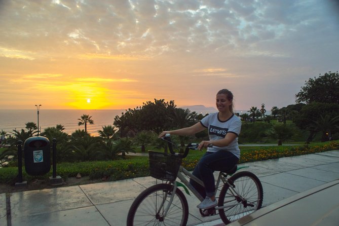 Lima Bike Tour Miraflores - Barranco + Huaca Pucllana! - Parapuerto, Park of Love, and the Pacific views