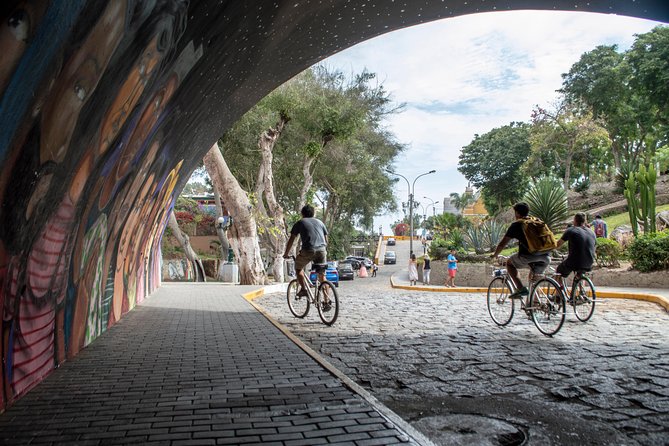 Lima Bike Tour Miraflores - Barranco + Huaca Pucllana! - What cycling in Lima is really like
