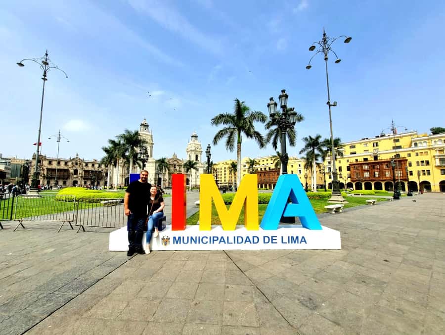 Lima: City Highlights Walking Tour & Catacombs - A short look at La Merced