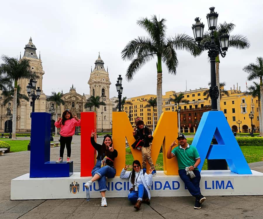 Lima: City Highlights Walking Tour & Catacombs - How the van transfers affect the timing