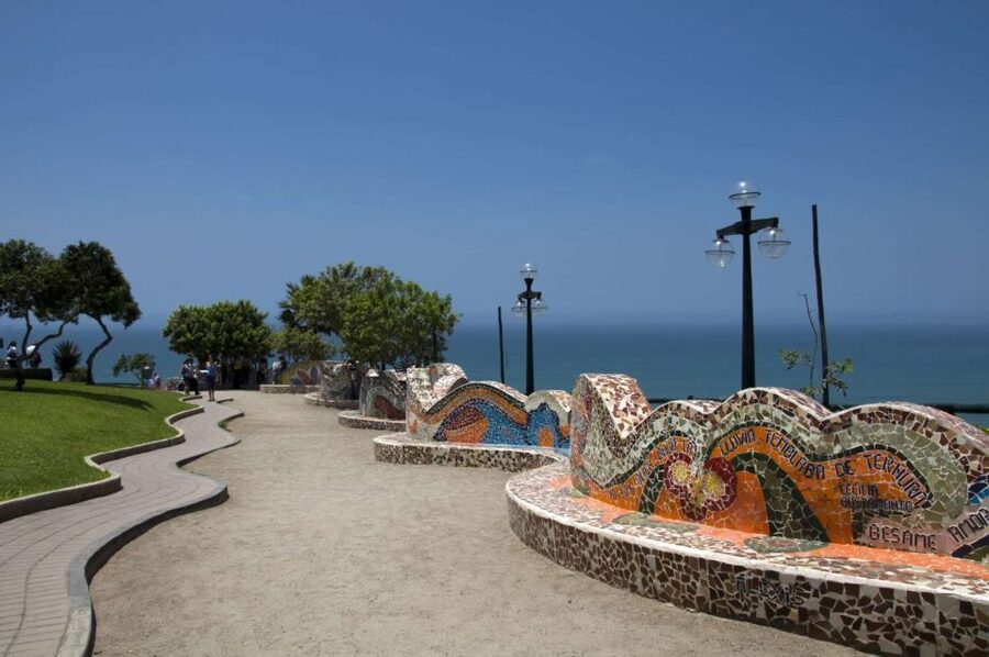 Lima: City Sightseeing Panoramic Bus Tour - Timing, meeting point, and the bus format