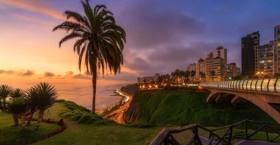 Lima: City Sightseeing Panoramic Bus Tour - San Isidro, where Lima’s polished streets meet old houses