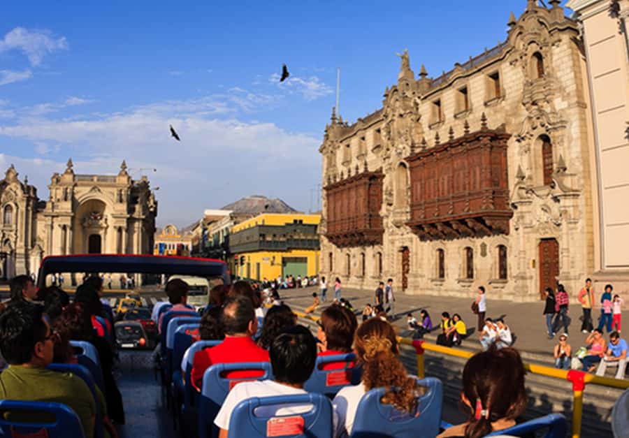 Lima : City tour 360° Panoramic bus - Sightseeing Tour - Plaza San Martín and the walk to Plaza Mayor
