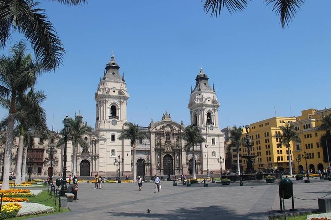 Lima City tour and Catacombs Museum (04 hours) Private Tour with guide in Lima - Huaca Pucllana and the adobe pyramid