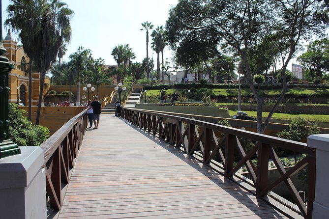 Lima FD Experience Pachacamac, Barranco, City Centre & Water Park - Guides, drivers, and the small-group setup