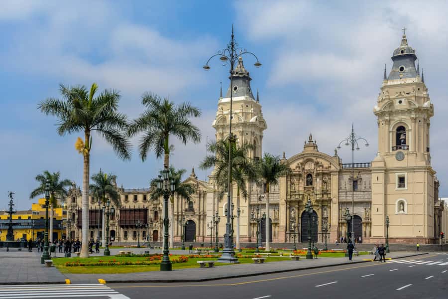 Lima Full-Day Main Attractions Tour - Crossing the Bridge of Sighs