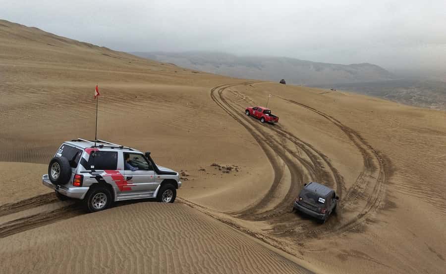 LIMA: HALF-DAY SANDBOARDING TOUR - Learning the board before taking on bigger dunes