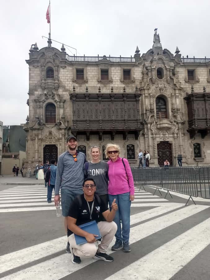 Lima: Historic Center Walking Tour with Pisco Sour Tasting - Starting beneath the statue of San Martín